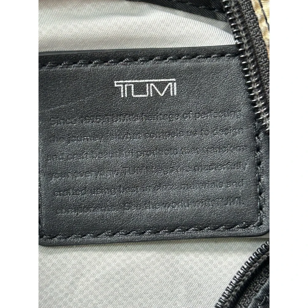 Womens Tumi Voyageur Canton crossbody African Floral Magnetic And Zip Closure
